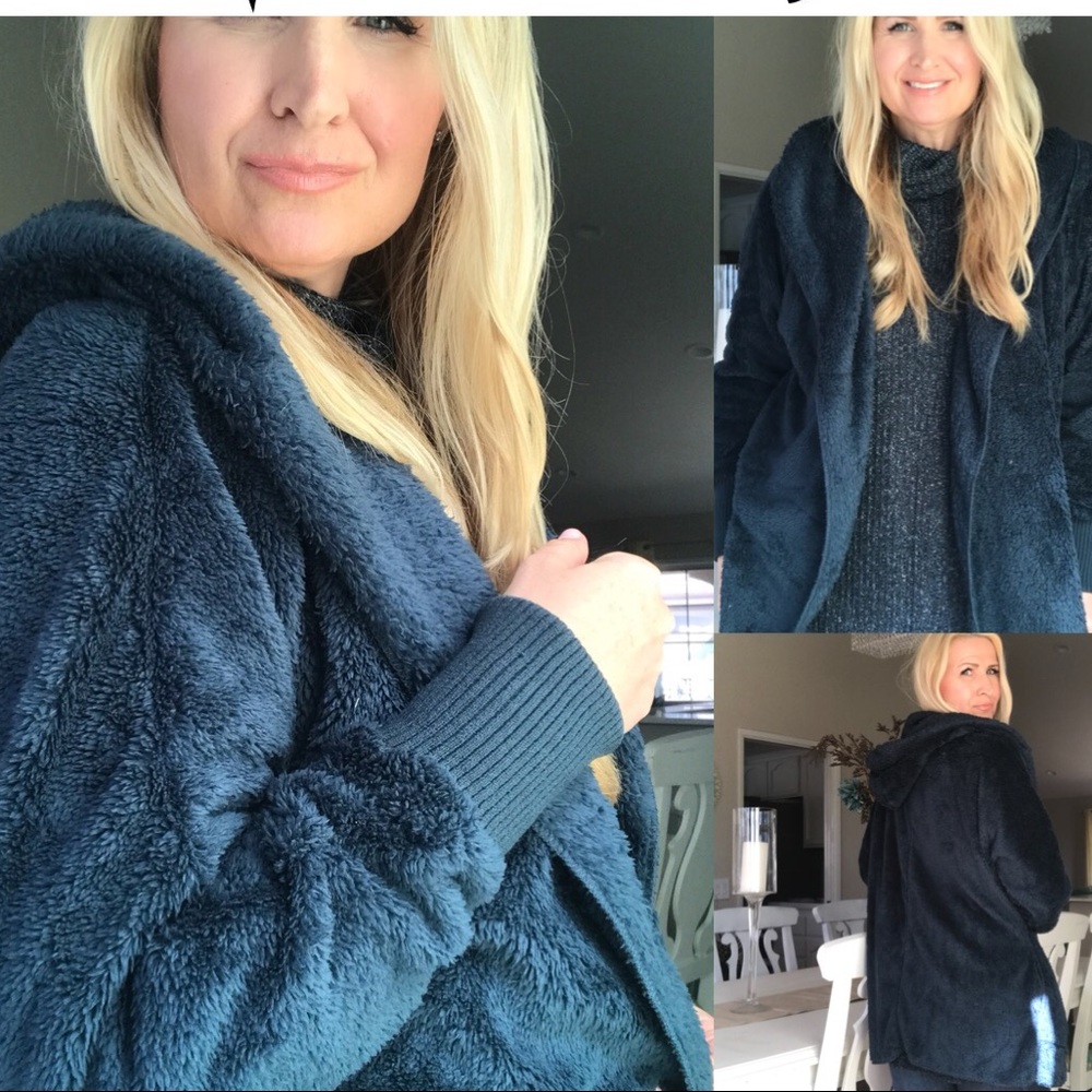 ❄️Dreamy Winter Teal Sherpa Hoodie❄️ Sale - Picture 2 of 4